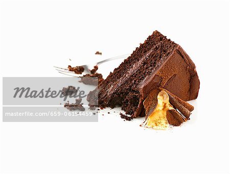 Ein Stück Schokoladenkuchen, teilweise gegessen