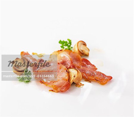 Gebratener Speck und Champignons