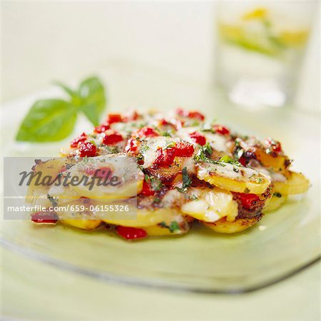 Potato, red pepper and mozzarella bake