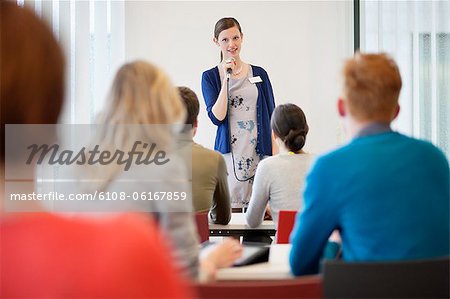 Dirigeants d'entreprise à un séminaire