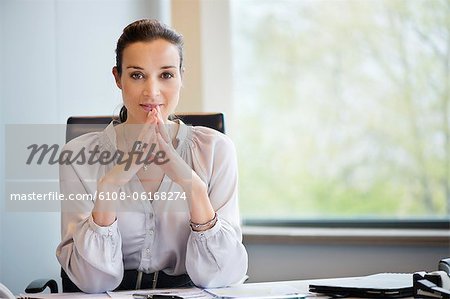 Porträt einer geschäftsfrau in einem Büro