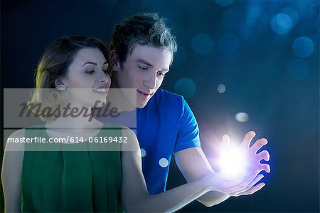 Junges Paar Betrieb Licht Junges Paar Betrieb Licht