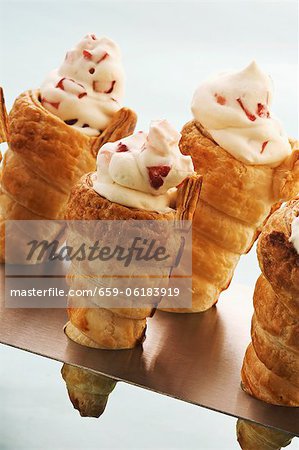 Puff pastry cones filled with cream