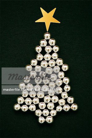 Un sapin de Noël de sliver faites de boules de sucre