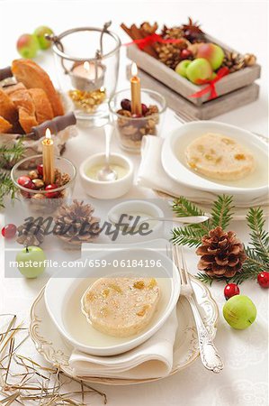 Galantine de poisson et le raisin en gelée pour le dîner de Noël