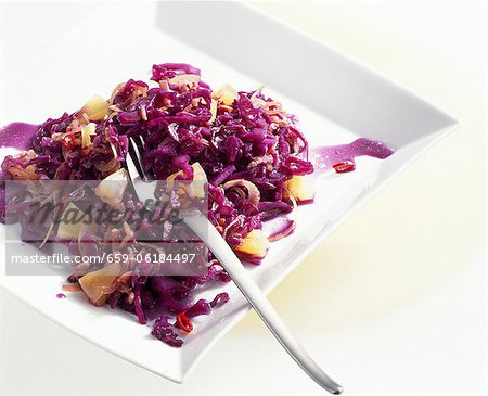 Red cabbage salad with pineapple