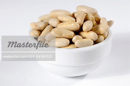 Cannellini beans in ceramic bowl