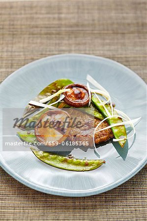 Beef Teppanyaki with mangetout and mushrooms