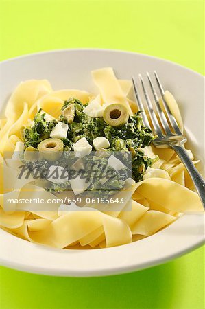 Tagliatelle with spinach, sheep's cheese and olives