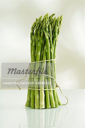 Un tas de défendre asperges