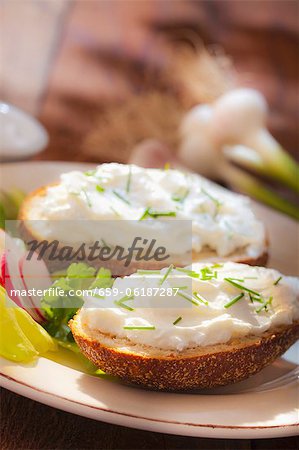 Rye breads with low-fat quark and chives