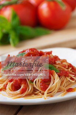 Spaghetti with tomato sauce and basil Spaghetti with tomato sauce and basil