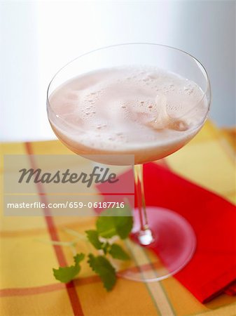 ""Rouge baiser"" (champagne cocktail avec cherry brandy) ""Rouge baiser"" (champagne cocktail avec cherry brandy)