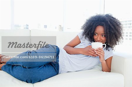 Fuzzy hair woman drinking a tea