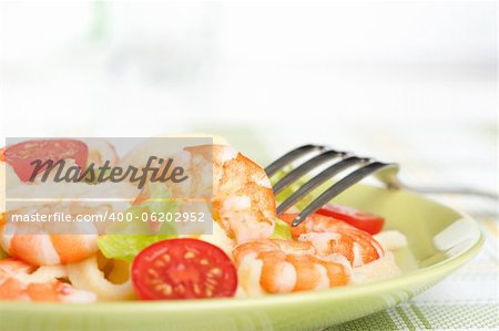 shrimps with pasta and vegetables