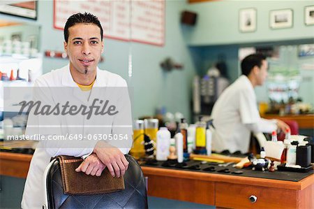 Debout à la Chaire en magasin de coiffeur