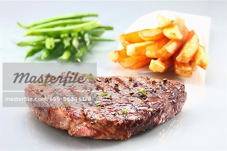 Beef steak with chips and green beans