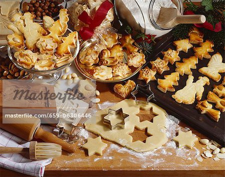 Christmas biscuits, baked and raw