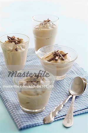 Puddings de noix de coco et cardamome exempte de Suagr