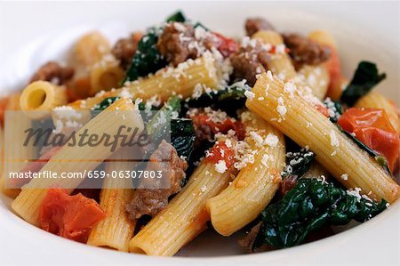 Rigatoni with spinach, sausage and tomatoes