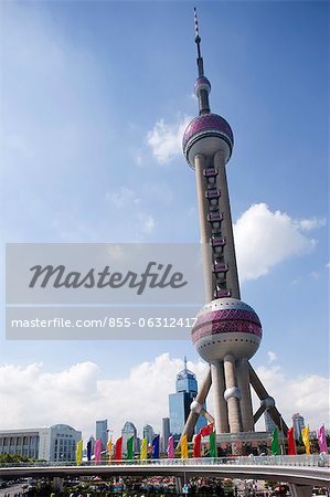 Oriental Pearl TV tower à Luijiazui, Pudong, Shanghai, Chine