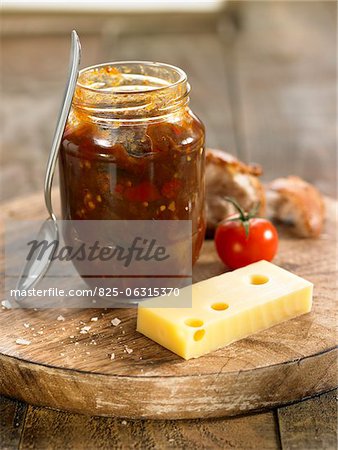 Pikante Auberginen, Tomaten, Pfeffer und getrocknete Früchte-chutney