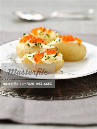 Potato and salmon roe canapés
