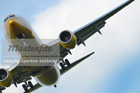 Approaching Airplane, Frankfurt Airport, Frankfurt, Hesse, Germany