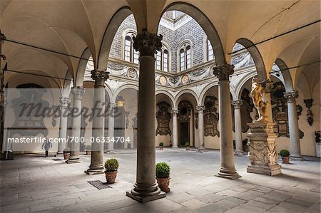 Cour intérieure du Palazzo Medici Riccardi, Florence, Toscane, Italie Cour intérieure du Palazzo Medici Riccardi, Florence, Toscane, Italie