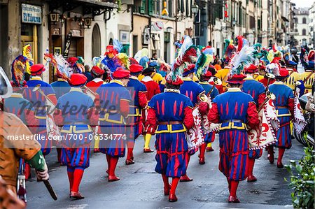 Menschen gekleidet im Kostüm, Osterfestspiele Scoppio del Carro, Florenz, Italien