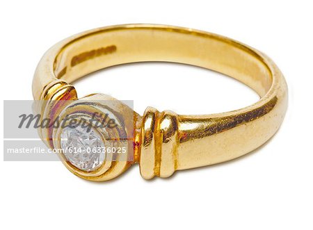 Gold ring with diamond