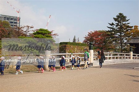 Élèves de maternelle, visite du château de Himeji, préfecture de Hyogo, Japon