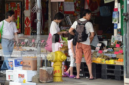 Einkaufen auf dem Großhandelsmarkt frisches Obst in Yau Ma Tei, Kowloon, Hong Kong
