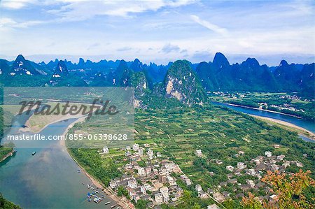 Li-Fluss (Lijiang) und Fialen gesehen von Xinping Dorf, Guilin, Guangxi, China