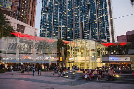 Civic Square, au crépuscule, Kowloon, Hong Kong