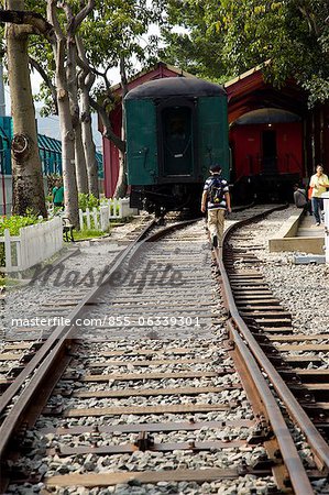 Entraîneurs exposées sur la piste, le Musée ferroviaire de Hong Kong, Taipo, Hong Kong