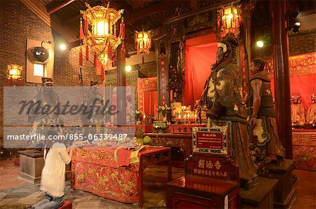 Menschen, die Anbetung im chinesischen Tempel, Wanchai, Hong Kong