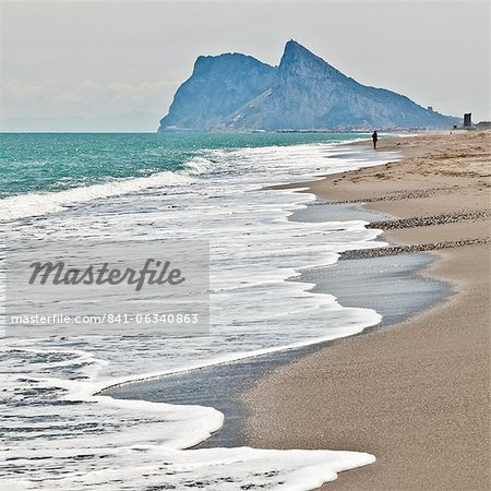 Tourisme à pied vers Gibraltar, plage de Alcaidesa, près de Sotogrande, Andalousie, Espagne, Europe