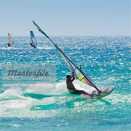 Wave riding de planche à voile, Bonlonia, près de Tarifa, Costa de la Luz, Andalousie, Espagne, Europe