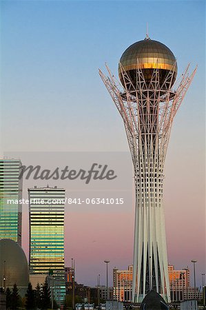 Bayterek Tower à l'aube, Astana (Kazakhstan), l'Asie centrale, Asie