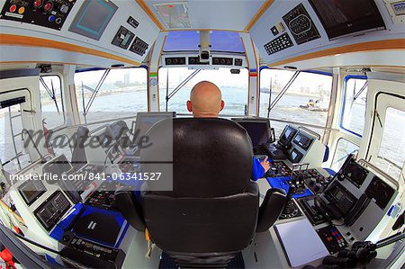 Tugboat on River Elbe, Hamburg harbour, Germany, Europe