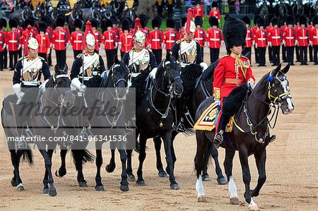 Soldats à la parade de la couleur 2012, le défilé de l'anniversaire du Queen, Horse Guards, Whitehall, Londres, Royaume-Uni, Europe