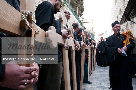 Karfreitags-Prozessionen auf dem Weg des Kreuzes (Via Dolorosa) in der Altstadt Jerusalems im Jahr 2011, Jerusalem, Israel, Naher Osten