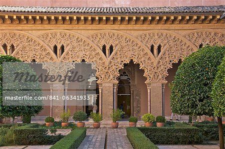 Patio de Santa Isabel, Aljaferia Palace dating from the 11th century, Saragossa (Zaragoza), Aragon, Spain, Europe