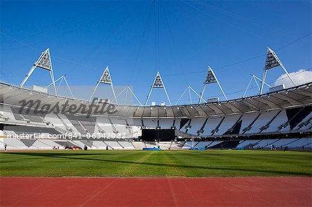 A l'intérieur du stade olympique avec l'athlétisme champ, Londres, Royaume-Uni, Europe
