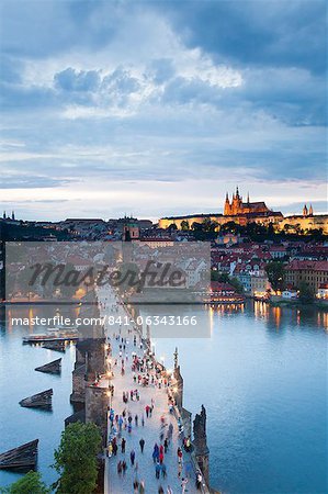 St. Vitus Cathedral, Charles Bridge, River Vltava and the Castle District in the evening, UNESCO World Heritage Site, Prague, Czech Republic, Europe