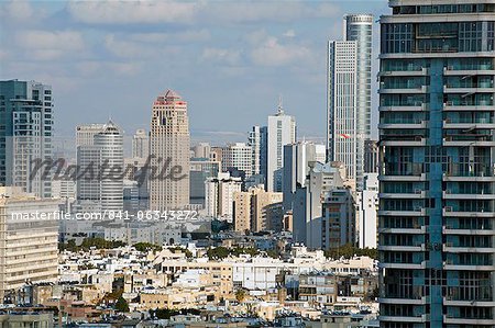 Vue sur la ville élevée vers le commercial et le centre d'affaires, Tel Aviv, Israël, Moyen-Orient