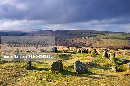 Les neuf jeunes filles stone circle, autrement connu comme les frères de dix-sept sur Belstone commun dans le Parc National de Dartmoor Nord, Devon, Angleterre, Royaume-Uni, Europe Les neuf jeunes filles stone circle, autrement connu comme les frères de dix-sept sur Belstone commun dans le Parc National de Dartmoor Nord, Devon, Angleterre, Royaume-Uni, Europe