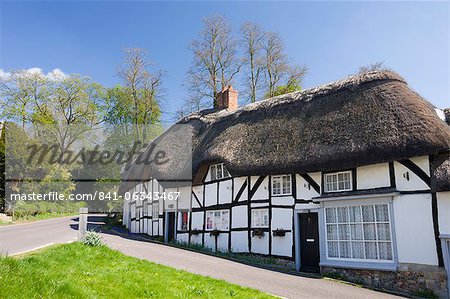 Thatched cottages in the village of Wherwell, Hampshire, England, United Kingdom, Europe