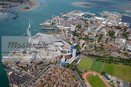 Vue aérienne de la tour Spinnaker et Gunwharf Quays, Portsmouth, Hampshire, Angleterre, Royaume-Uni, Europe